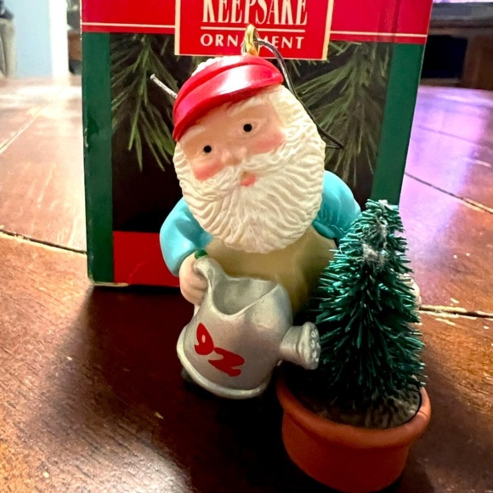 1992 Hallmark Keepsake Collection Green Thumb Santa Ornament